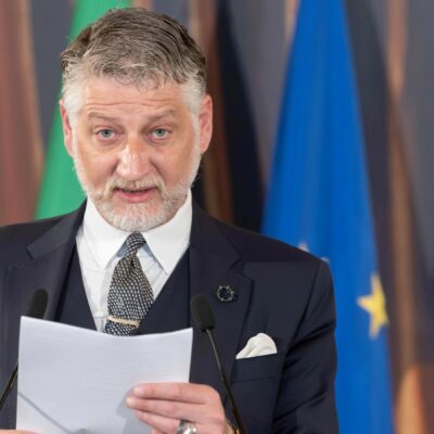 Copertina di E Giuli perde altri due pezzi: cacciati i vertici del ministero