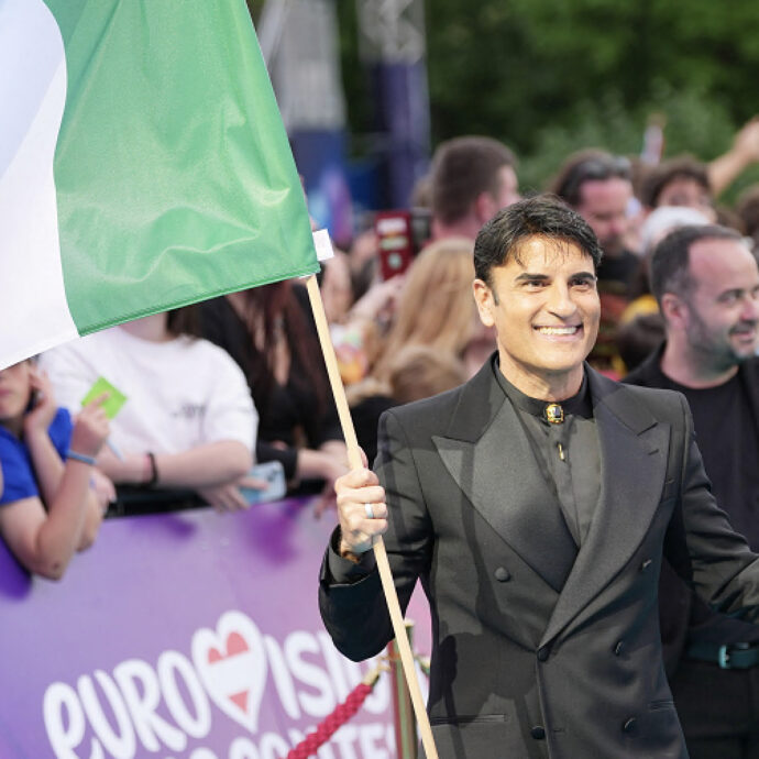 Eurovision 2026, al turquoise carpet sfilano i 35 concorrenti in gara. Al via la cerimonia di inaugurazione e c’è anche Sal Da Vinci