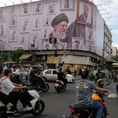 Copertina di L’Iran respinge il piano di pace Usa: “Richieste eccessive”. Trump. “La loro risposta non mi piace, è inopportuna”