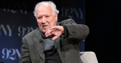 Copertina di Werner Herzog rifiuta Cannes: Bucking Fastard non era in Concorso. Ma lo sarà al Festiva di Venezia