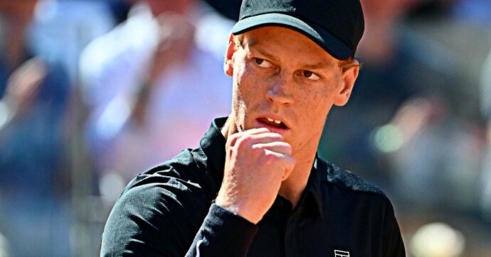 Sinner è devastante, si prende gli ottavi a Roma e mette nel mirino il record di Djokovic: “Sono riuscito a giocare molto bene”