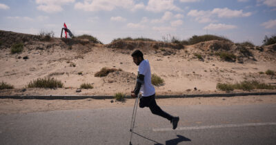 Copertina di A Gaza “43mila palestinesi hanno subito lesioni permanenti a causa dei raid israeliani”: la stima dell’Oms