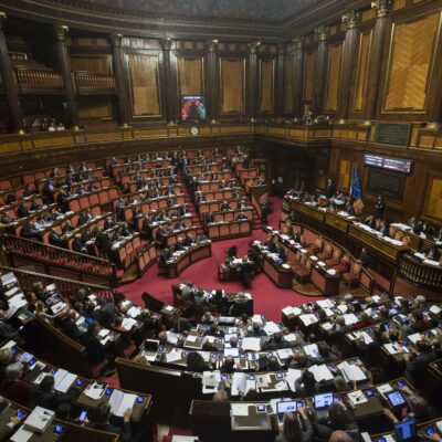 Copertina di Fine vita il 3 giugno in Aula al Senato: senza accordo si voterà il testo Pd. Forza Italia lavora per superare il veto di FdI