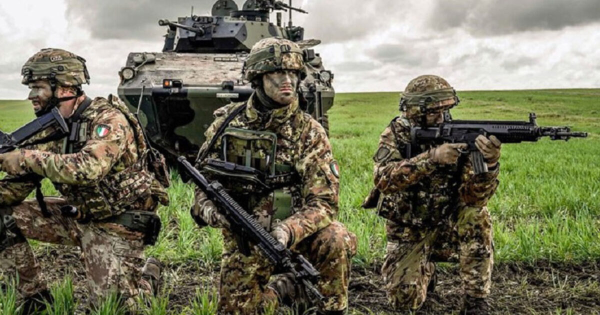 La battaglia contro i pacifisti negli editoriali del Corriere, da Galli Della Loggia a Panebianco: “Essere contro la guerra non ha senso”