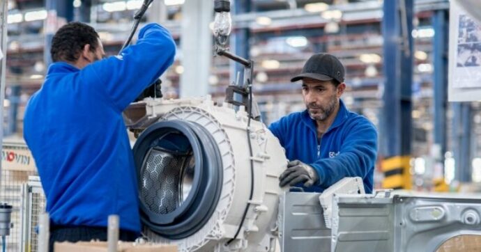 Tre milioni dal Mimit, i finanziamenti della Bei e i bonus: Electrolux prende i soldi e licenzia in Italia
