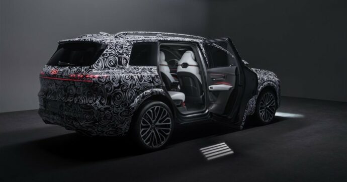 Audi Q9, l’ammiraglia che trasforma l’abitacolo in esperienza hi-tech – FOTO