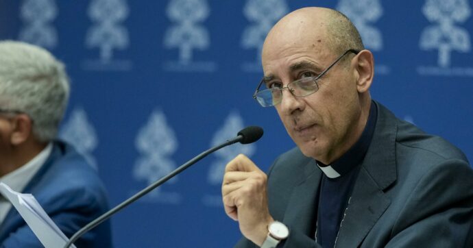 I lefevbriani sfidano il Papa: a luglio la nomina di nuovi vescovi. Il Vaticano: “Atto scismatico, la pena è la scomunica”