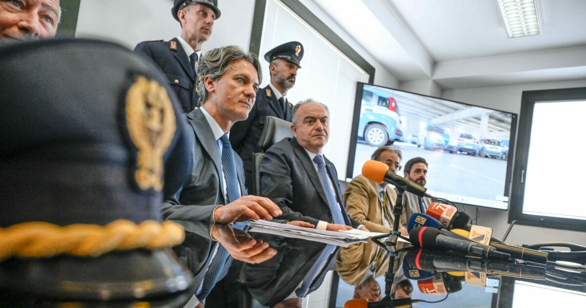 “Dati su calciatori, attori e cantanti esfiltrati e venduti da poliziotti infedeli. C’era anche un tariffario”: 10 arresti tra Napoli e Belluno