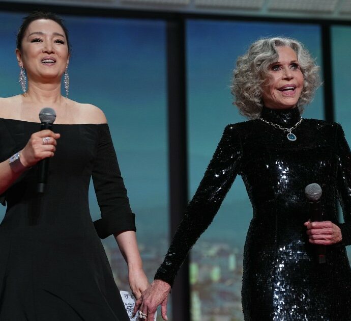 Cannes apre tra glamour e resistenza. Jane Fonda e Gong: “Unite dal linguaggio universale dell’arte”