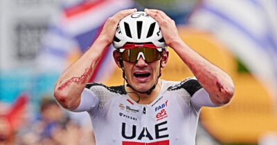 Copertina di Arrieta cade e sbaglia strada, ma rimonta e vince la 5° tappa al Giro d’Italia: “Era impossibile guidare”. Eulalio in maglia rosa