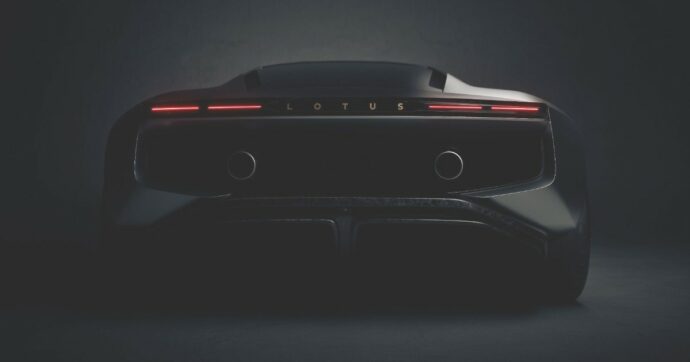 Lotus scarica il dogma elettrico. La Type 135 riporterà in vita il V8