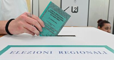 Copertina di Piccolo compendio  di bugie e scemenze sulla legge elettorale