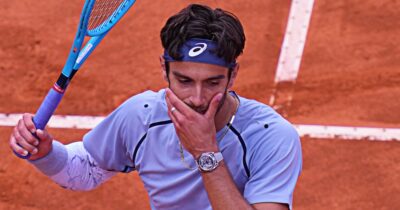 Copertina di Musetti salta il Roland Garros: “Ho fatto gli esami, mi pesa enormemente”. È il terzo infortunio nel 2026