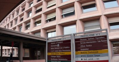 Copertina di Morto in ospedale il 18enne caduto dal balcone durante una gita. La famiglia ha autorizzato l’espianto degli organi