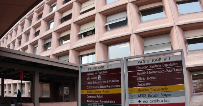 Morto in ospedale il 18enne caduto dal balcone durante una gita. La famiglia ha autorizzato l’espianto degli organi