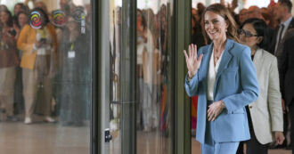Copertina di “Come ti chiami? Io sono Caterina”: il racconto della prima giornata di Kate Middleton a Reggio Emilia con i bambini degli asili che ha visitato – VIDEO