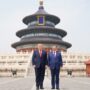 Copertina di Primo bilaterale Trump-Xi in Cina. Il capo di Pechino avverte: “Se agite male su Taiwan rischiamo il conflitto”. Il tycoon: “Sei un grande leader”