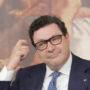 Copertina di Massimo Calearo, l’imprenditore ed ex deputato Pd indagato per truffa e bancarotta: sequestrata la sua villa