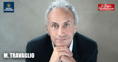 Copertina di Travaglio: “L’astio dei disadattati contro il Fatto? È perché non chiediamo l’elemosina di Stato e li mettiamo tutti in mutande”