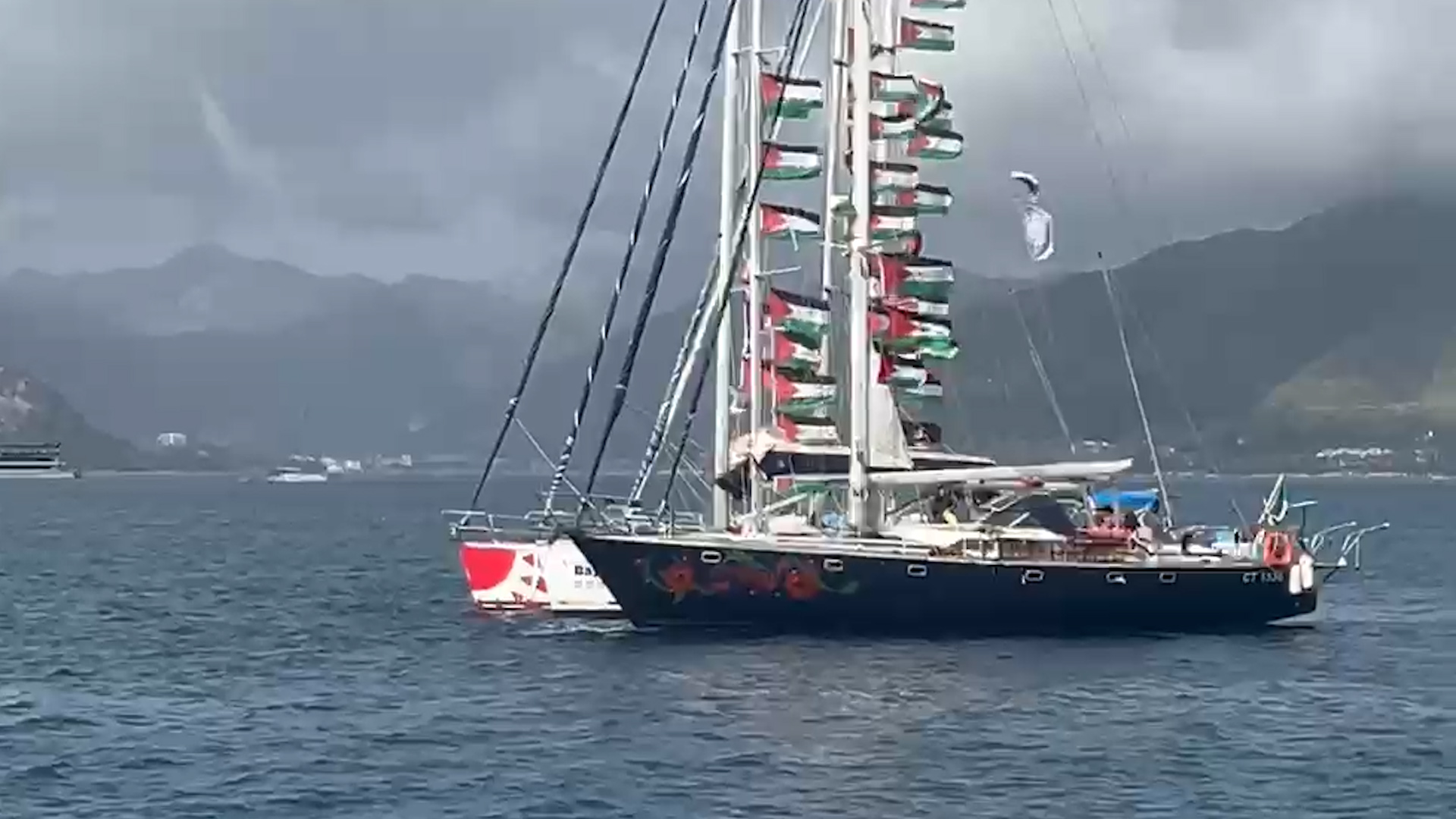 La Flotilla riparte verso Gaza: decine di barche con bandiere palestinesi pronte a salpare dalla Turchia – Video