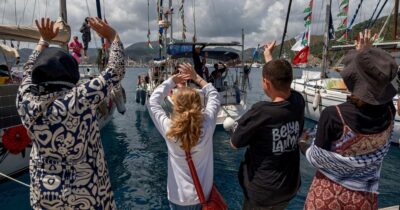 Copertina di Flotilla, Israele prepara il terreno all’assalto: “A bordo membri di Hamas”. La missione: “Sceneggiatura per i loro crimini”