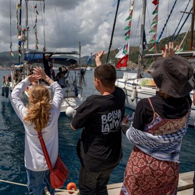 Copertina di Flotilla, Israele prepara il terreno all’assalto: “A bordo membri di Hamas”. La missione: “Sceneggiatura per i loro crimini”