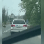 Copertina di Colpito veicolo dell’Onu a Kherson: il momento dell’esplosione