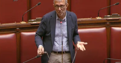 Copertina di Giachetti si incatena in Aula (al 12° giorno di sciopero della fame): “Qui finché non si sblocca Vigilanza Rai”