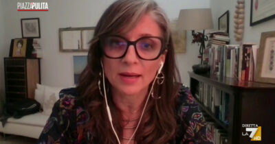 Copertina di Francesca Albanese a La7: “Il giudice Usa ha bloccato le sanzioni, ma serve un atto politico. L’Europa ha paura di Trump”