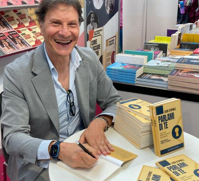 Al Salone Del Libro di Torino 2026 il primo libro al mondo dove il lettore interagisce con l’AI: come nasce “Parlami di te” di Luca D’Aprile
