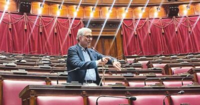 Copertina di Così Giachetti rispolvera l’anima radicale: incatenato alla Camera per la Vigilanza Rai