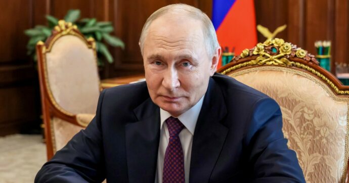 Ucraina, massicci raid russi nella notte. Putin: “I contatti con Kiev continuano, il dialogo con gli Usa sta funzionando”