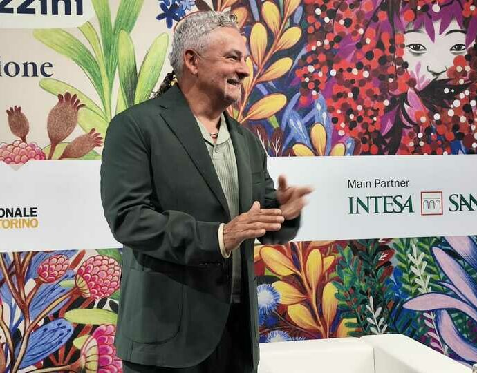 Bolgia e cori da stadio per Roberto Baggio al Salone del Libro di Torino: “Sono qui grazie al buddismo”, ma nella sua autobiografia accusa Ulivieri e Lippi di invidia
