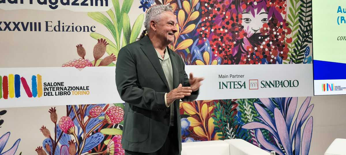 Bolgia e cori da stadio per Roberto Baggio al Salone del Libro di Torino: “Sono qui grazie al buddismo”, ma nella sua autobiografia accusa Ulivieri e Lippi di invidia