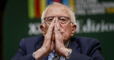 Copertina di Bernie Sanders al Salone del Libro di Torino: “Trump non rappresenta gli Usa. Combattiamo le disuguaglianze”| Il discorso integrale