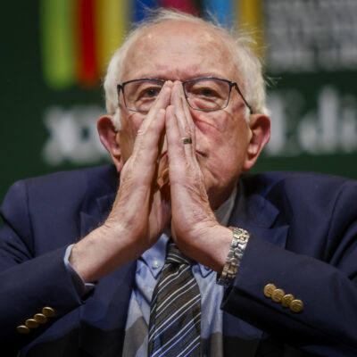 Copertina di Bernie Sanders al Salone del Libro di Torino: “Trump non rappresenta gli Usa. Combattiamo le disuguaglianze”| Il discorso integrale