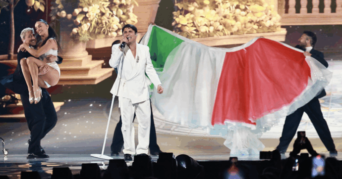 Eurovision Song Contest 2026 live: la Finale in diretta. Ovazioni per Sal Da Vinci che si emoziona sul palco. Noam Bettan urla: “Il popolo di Israele vive”.  La Finlandia è la super favorita