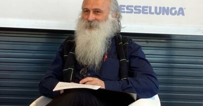 Copertina di “Il corpo è come un treno: se non hai i binari vai a schiantarti. Yoga è una parola potente travisatissima, questo lo sopporto sempre meno”: così Guidalberto Bormolini al Salone del Libro di Torino