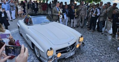 Copertina di Una Mercedes 300 SL Roadster del ’63 vince la Coppa d’Oro a Villa d’Este 2026