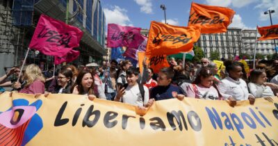 Copertina di Napoli, mille in corteo contro la violenza