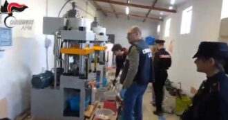 Copertina di Così i falsari cinesi riproducevano le monete da 2 euro: il video dentro le due zecche clandestine