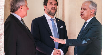 Copertina di Dopo Modena Salvini vuole togliere il permesso di soggiorno a chi delinque. Da Piantedosi a Tajani: “Questa storia non c’entra, è italiano”