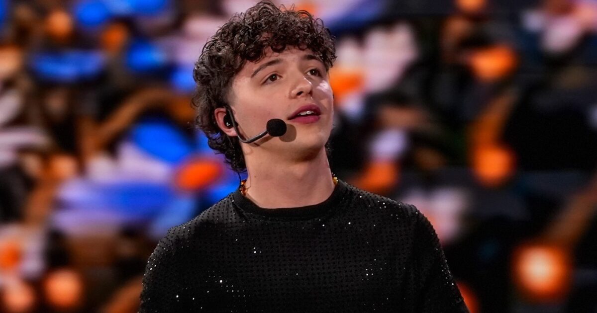 amici 25 vince lorenzo salvetti dedico il premio ai miei genitori i primi a credere in me e ai miei amici che mi hanno aiutato a superare momenti un po8217 brutti da Ilfattoquotidiano.it amici 25 vince lorenzo salvetti dedico il premio ai miei genitori i primi a credere in me e ai miei amici che mi hanno aiutato a superare momenti un po8217 brutti