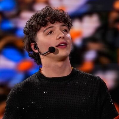 Copertina di Amici 25, vince Lorenzo Salvetti: “Dedico il premio ai miei genitori, i primi a credere in me, e ai miei amici che mi hanno aiutato a superare momenti un po’ brutti”