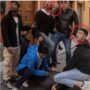 Copertina di Auto sulla folla a Modena, parlano gli stranieri che ha fermato El Koudri: “Nessuna paura, speriamo il gesto serva a qualcosa”
