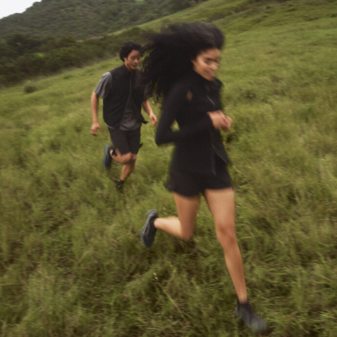 Athleisure, il trend che conquista la Gen Z nell’era post-Ozempic vale oltre 400 miliardi. L’intervista a Saul Nash: “Che tu balli, faccia yoga o corra per prendere l’autobus, gli abiti devono muoversi con te”