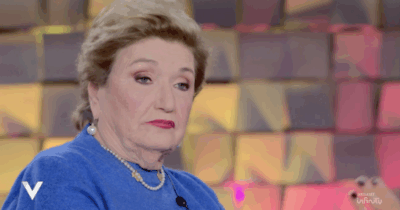 Copertina di “I medici mi avevano dato per spacciata. Mio marito è 10 anni più giovane peggio per lui che l’ha presa vecchia. Le sue ‘scappatelle’? Aveva ragione”: così Mara Maionchi a Verissimo