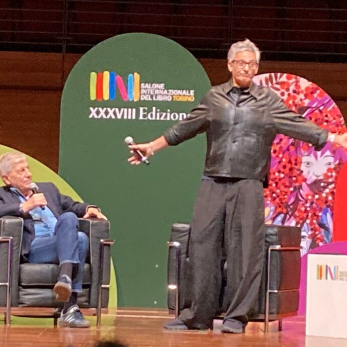 “Mi sento come Zalone ai David di Donatello. Quando sento il caso Garlasco cambio canale, ero Di Martino prima di Di Martino”: Fiorello show al Salone del Libro