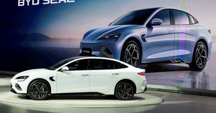 La sfida dei 5 minuti: il futuro dell’auto si gioca sulle batterie