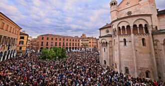 Copertina di La risposta di Modena: in 5mila in piazza dopo l’appello del sindaco Mezzetti. “Uniti contro chi semina odio”